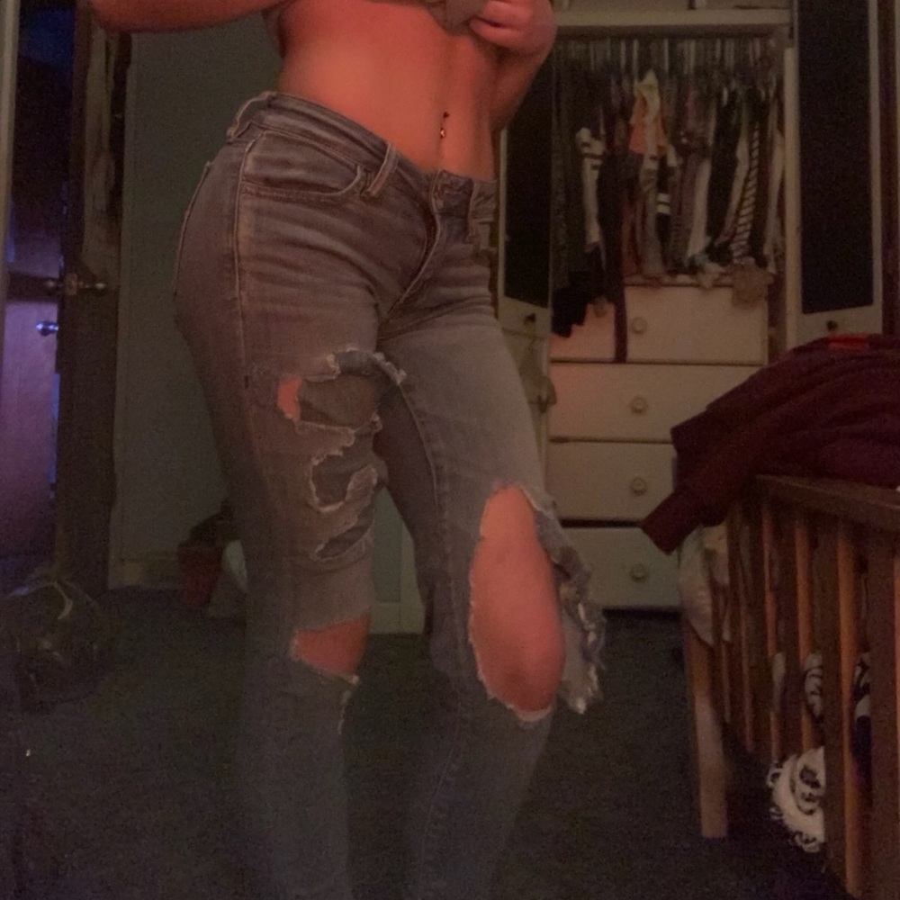 Light wash ripped skinny jeans